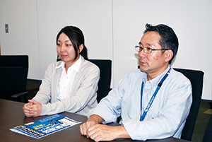 情報システム部 加藤様(左) 情報システム部 課長 棚橋様(右)